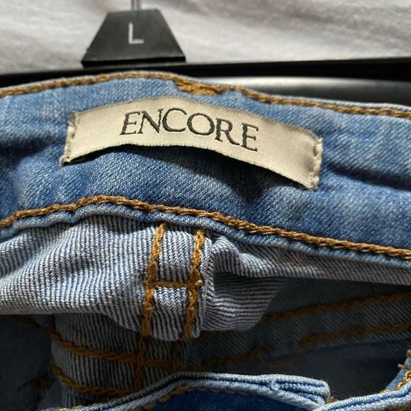 Encore $ size 9 jeans - Picture 4 of 4